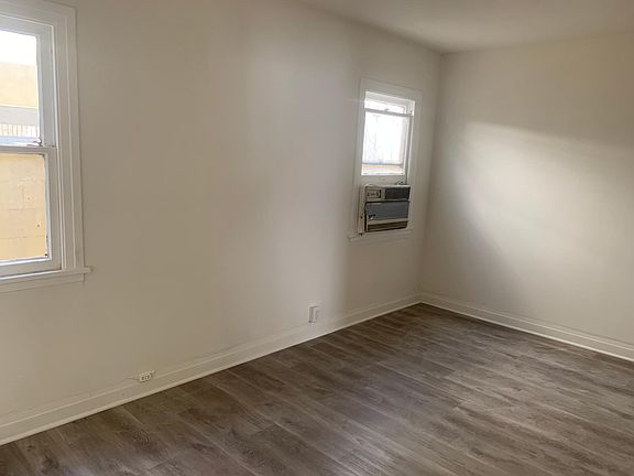 3rd image of 6917 Lexington Ave
