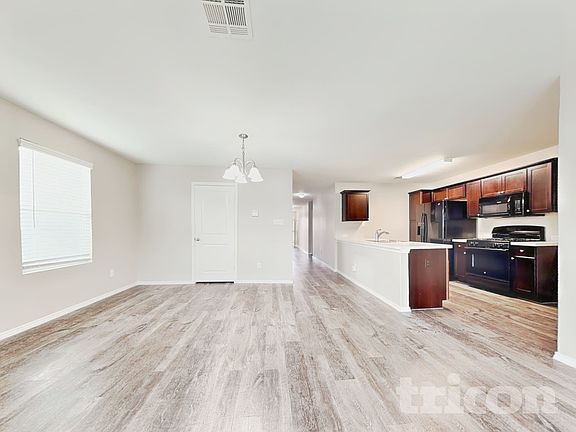 3rd image of 424 Mallow Dr
