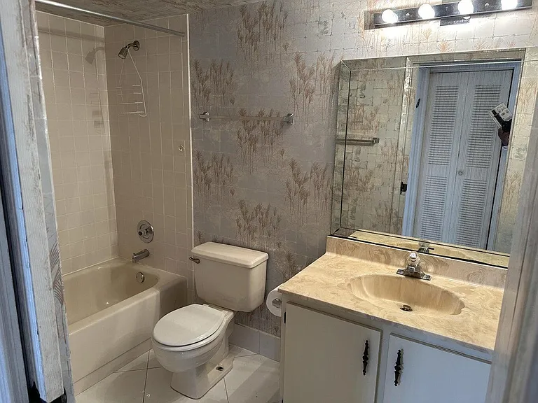 7286 Huntington Ln #303 — Photo 9