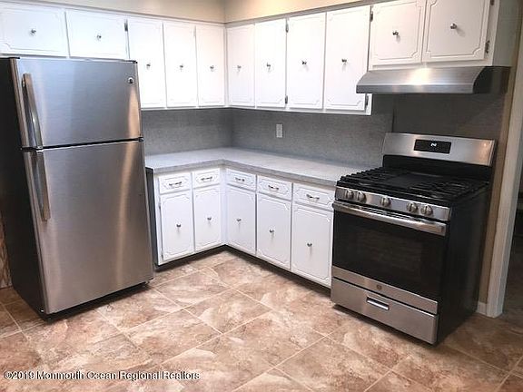4th image of 18 Tracy Dr