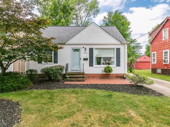 1306 Sunset Rd, Mayfield Heights, OH 44124