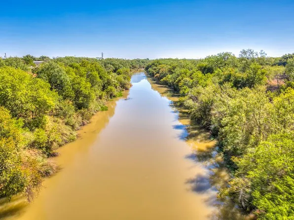 1605 Hutchings Ave, Ballinger, TX 76821