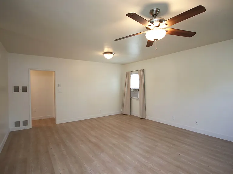 1245 Del Rey Ave — Photo 3