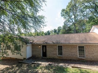 289 Hickory Point Dr, Lexington, NC 27292