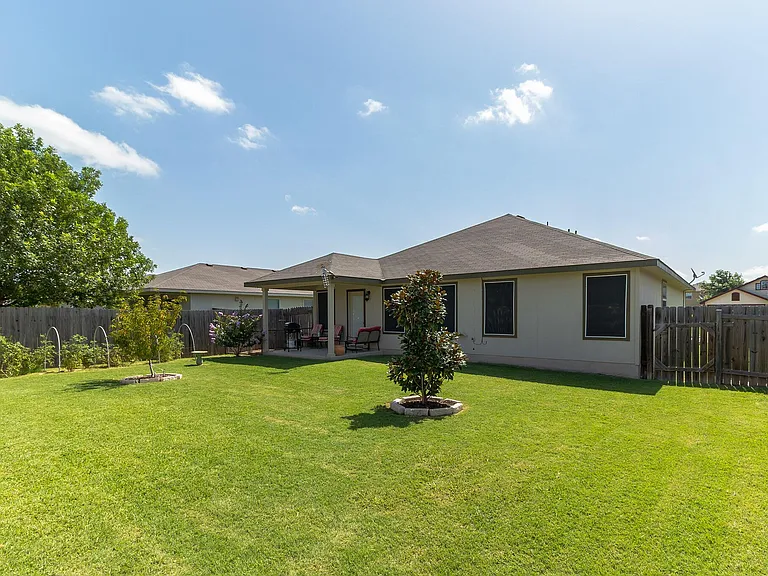 413 Quail Hollow Dr — Photo 8