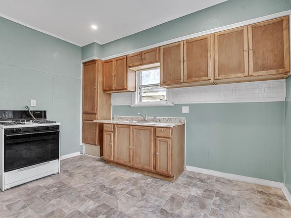 2nd image of 596 West Ave #2