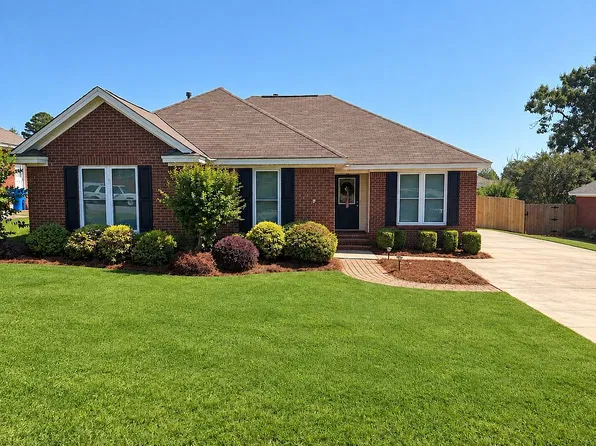 1714 Edinburgh St, Prattville, AL 36066