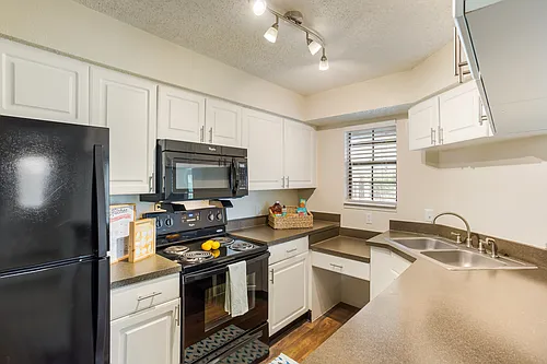 Antlers Apartments Photo 1