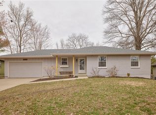 1210 SE Brookwood St, Lees Summit, MO 64063