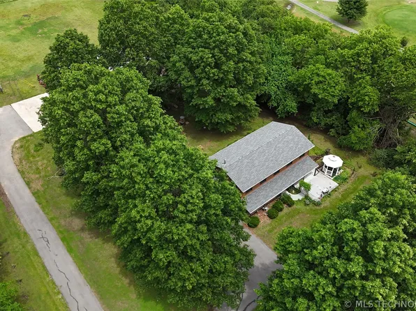 2210 W Golf Course Rd, Tahlequah, OK 74464