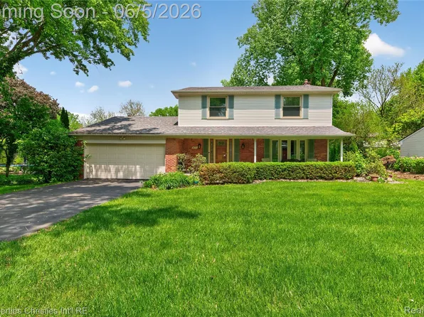 475 Henley Dr, Bloomfield Hills, MI 48304