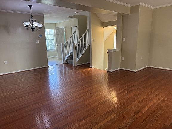 5th image of 1323 Hampshire Dr #1