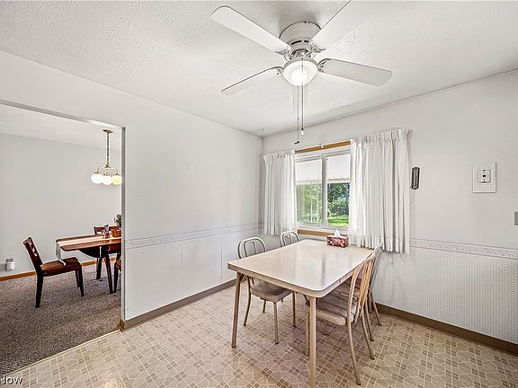 4th image of 24110 Puritan Ave