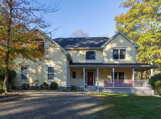 33 Peacock Rd, Rhinebeck, NY 12572