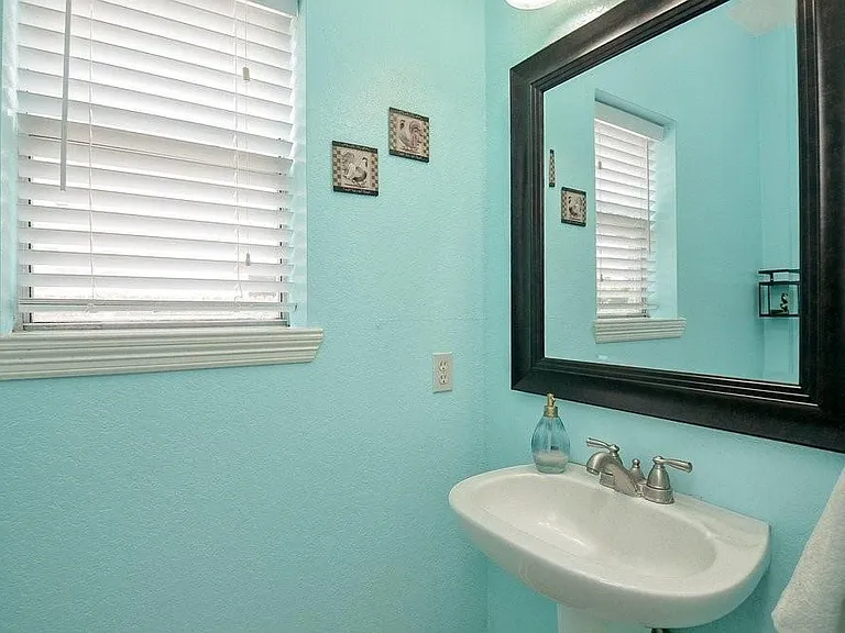 2515 Lansing Cir — Photo 43