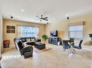8651 Lakeside Bnd, Parkland, FL 33076