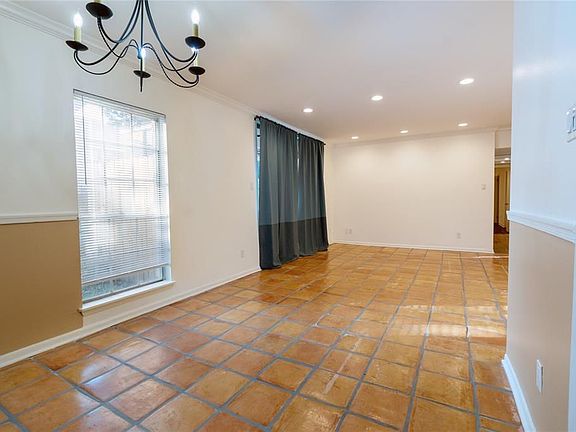 4th image of 2824 Briarhurst Dr APT 3