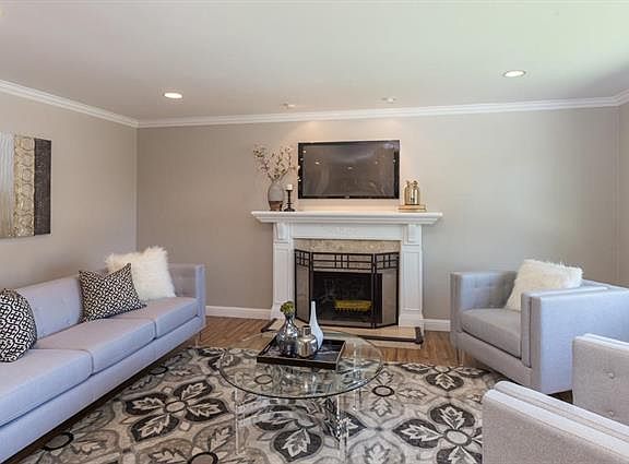 2nd image of 2746 Donovan Ave