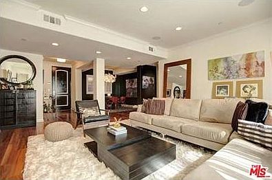 2nd image of 837 N Hudson Ave Unit 204
