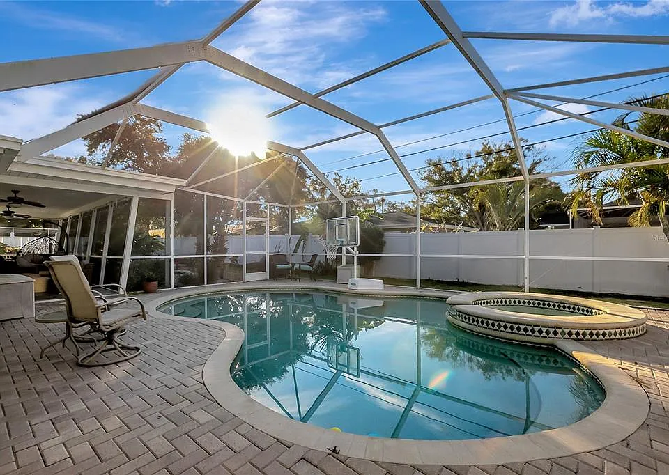 809 Jacaranda Dr