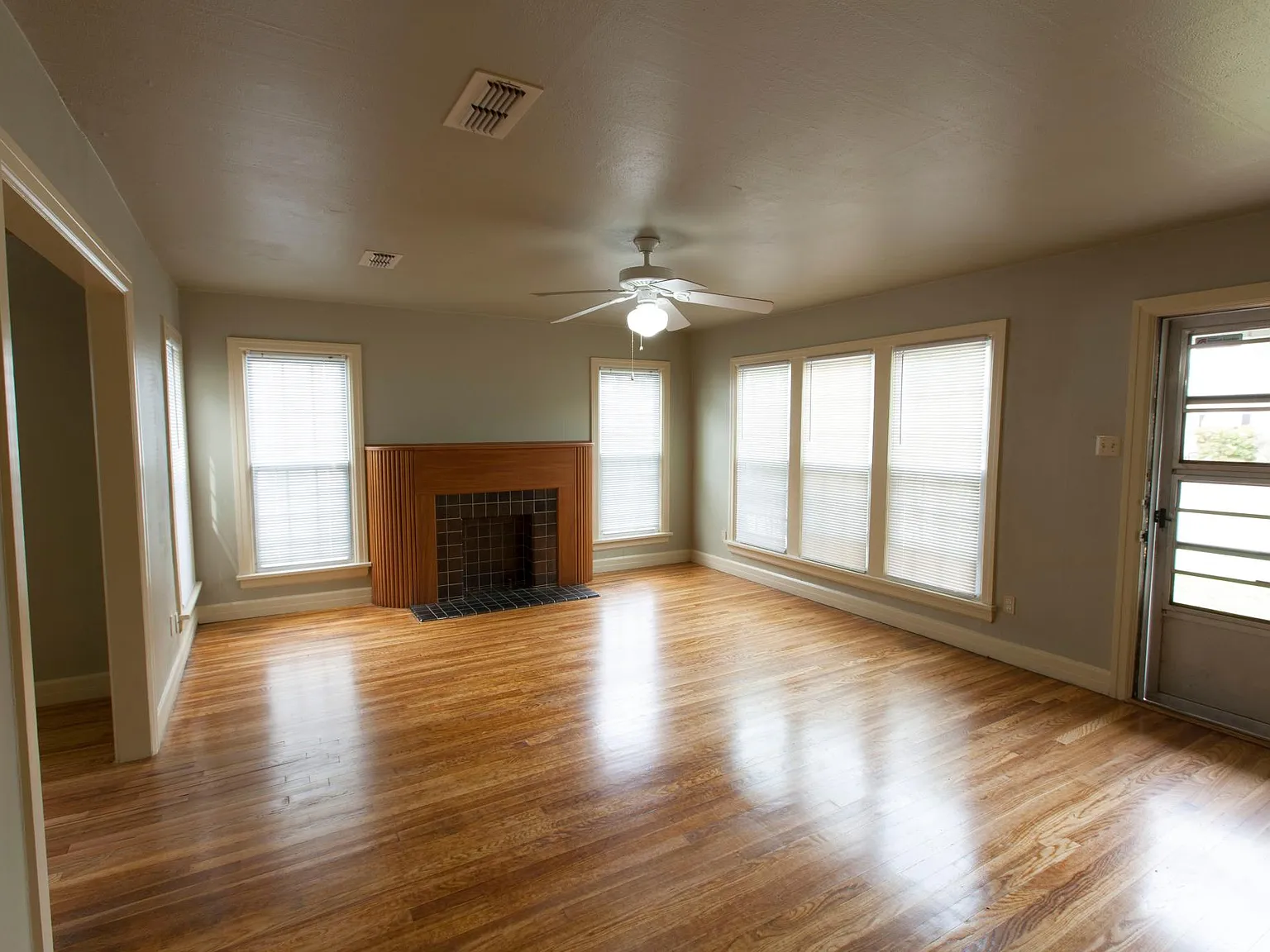 3 bed, 1272 sqft, $1,400 — Photo 2