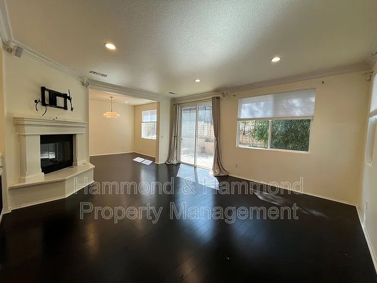 3806 Cayman Ct — Photo 3
