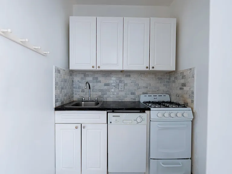 229 E 29th St #6G — Photo 5