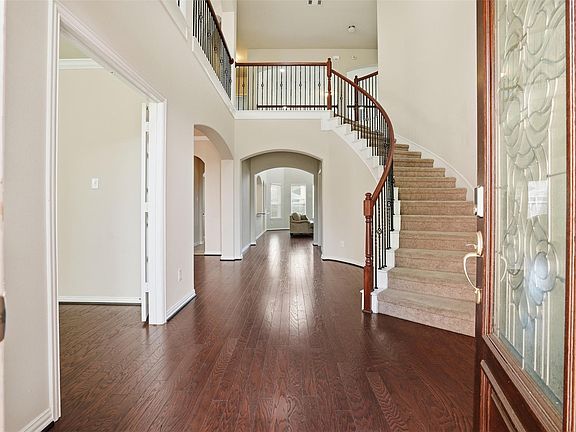 3rd image of 811 River Delta Ln