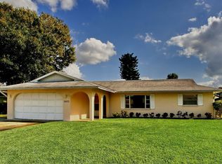 5423 America Dr, Sarasota, FL 34231