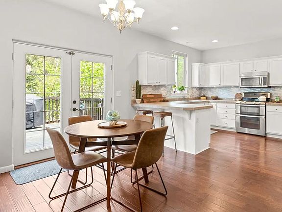 4th image of 4211 NE 36th Pl