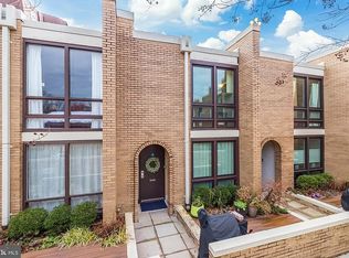 1618 Chimney House Rd, Reston, VA 20190