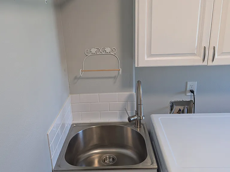 353 E St #B — Photo 9