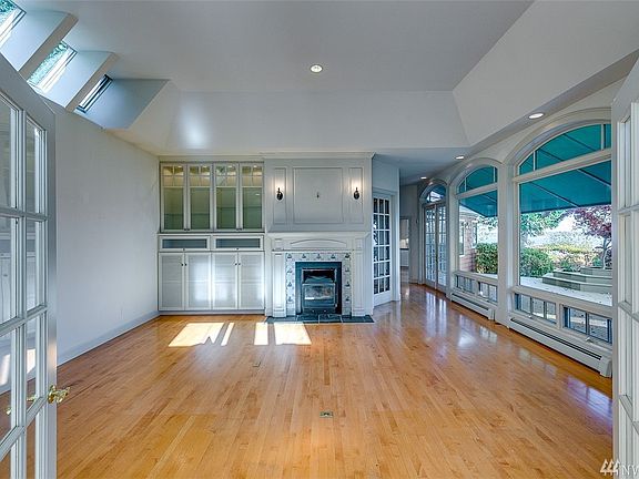 3rd image of 13134 Sunrise Dr NE