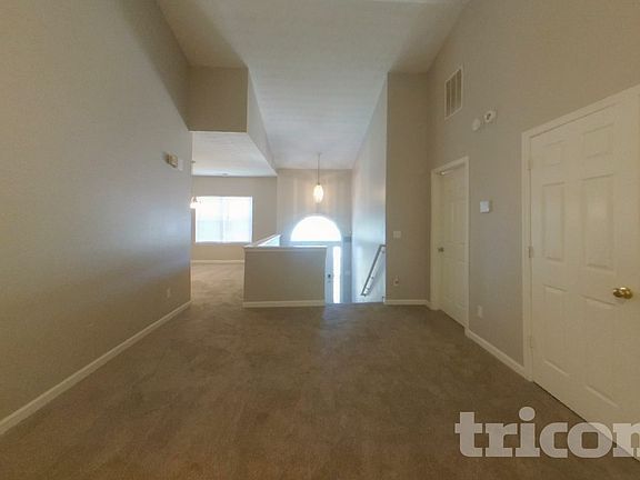 3rd image of 4054 Robin Cir