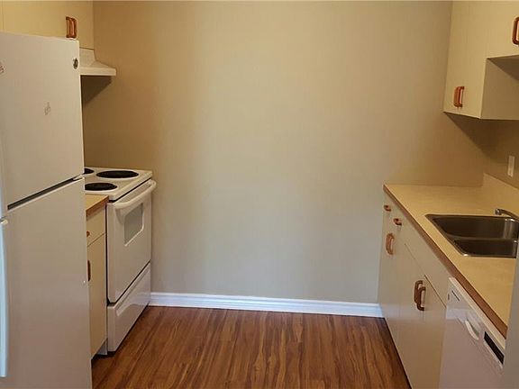 3rd image of 678 Evangeline St