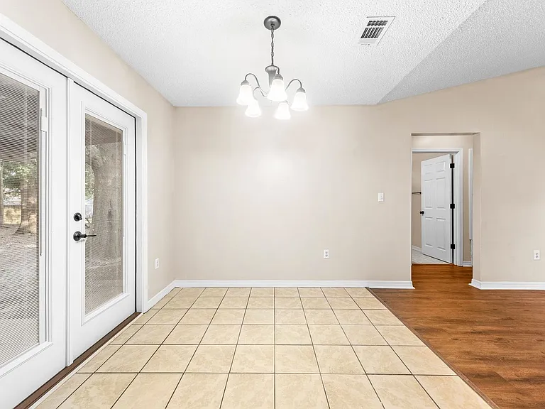 502 Hyde Park Dr — Photo 8