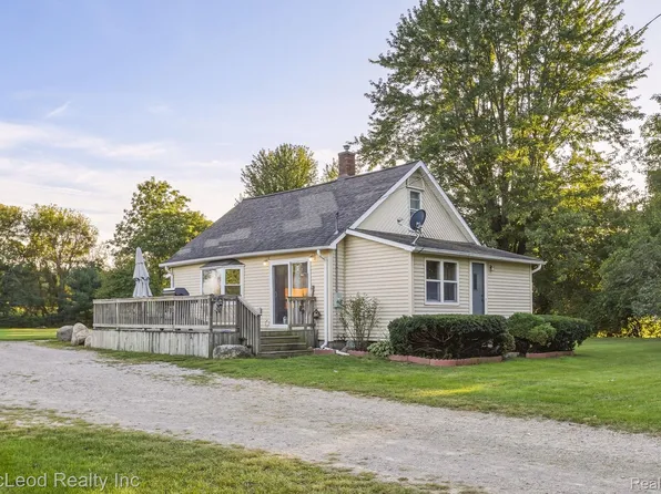 8821 Barnes Rd, Millington, MI 48746