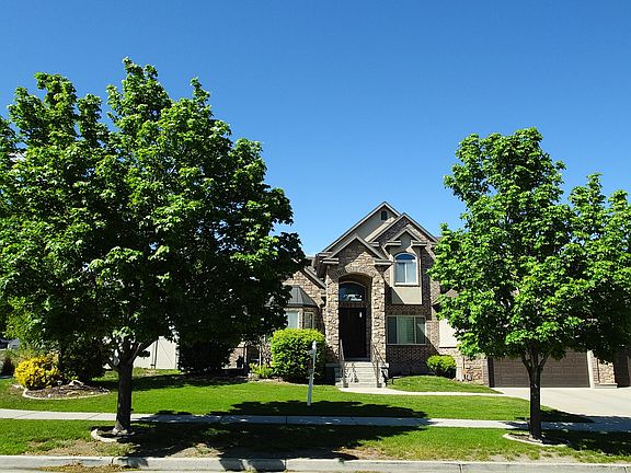 2nd image of 552 Sunset Crest Way