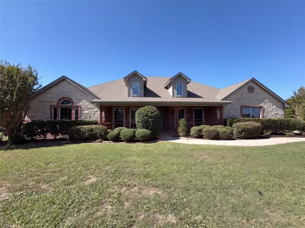 107 Lacey Ct, Decatur, TX 76234