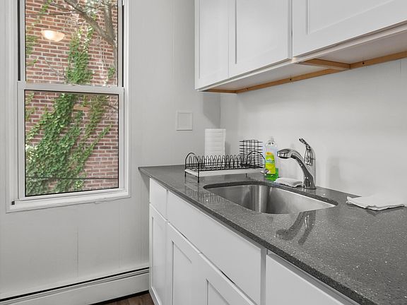 4th image of 703 N Van Buren St APT 4