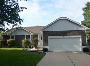 833 Valley Woods Dr, Grain Valley, MO 64029