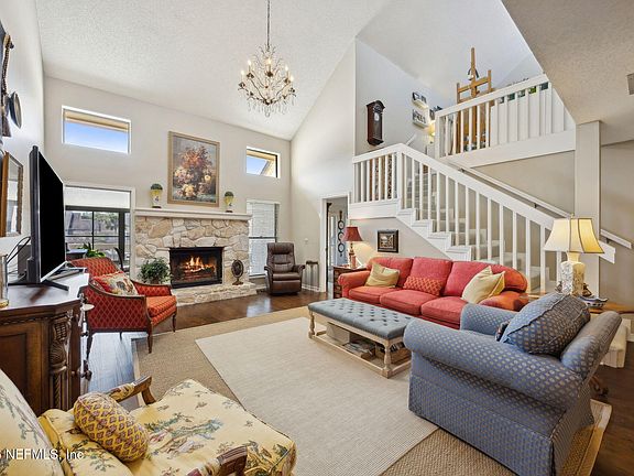 5th image of 21 FOX VALLEY Drive