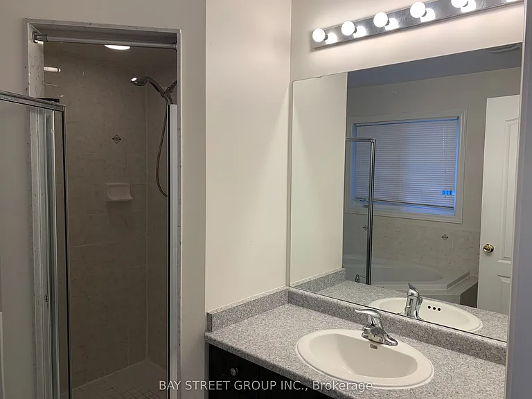 87 Hammersly Blvd — Photo 17