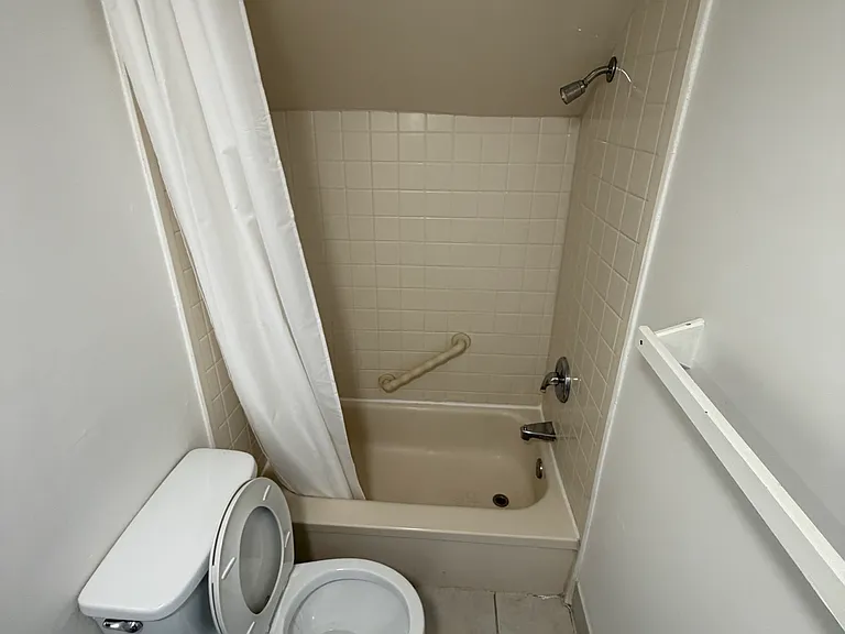 83 Spadina Rd #404 — Photo 3