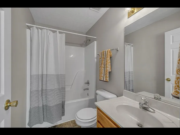 1515 Center Pointe Dr — Photo 7