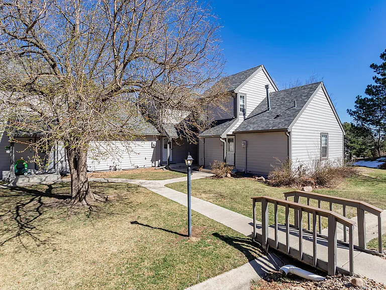 316 Cobblestone Dr — Photo 3