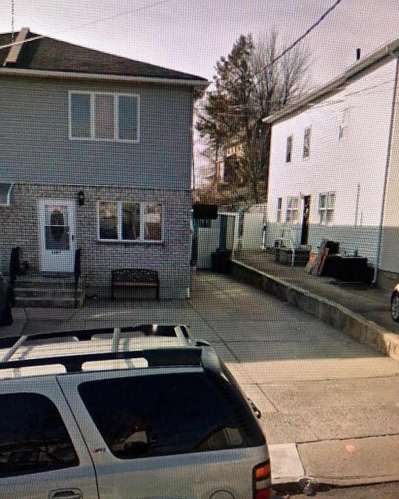 1st image of 220 Justin Ave