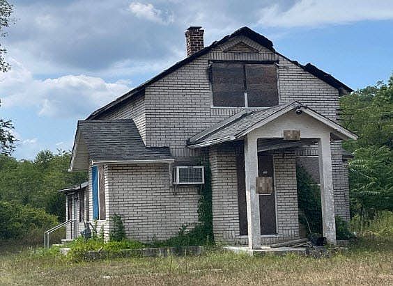 4th image of 2450 S West Blvd