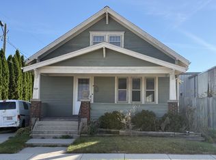 929 S 14th St, Manitowoc, WI 54220