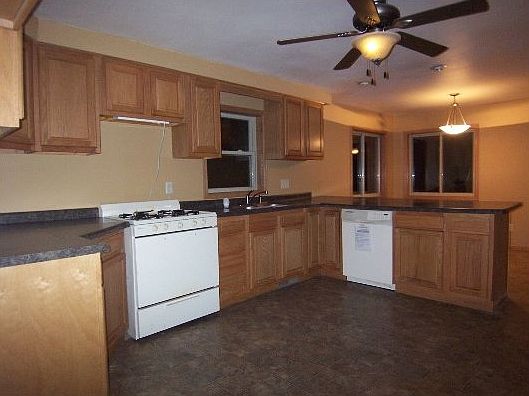 2nd image of 412 East Ct